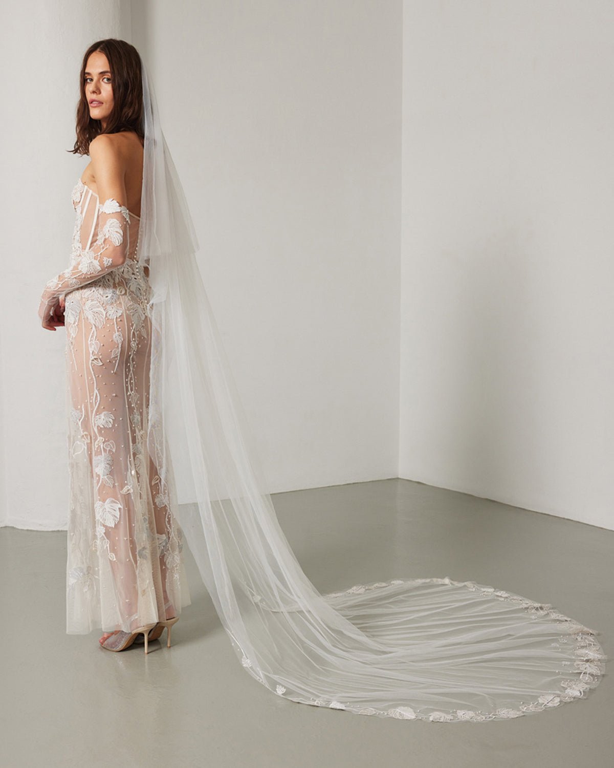 hermione-de-paula-Monstera Eclipse Gown-botanical-couture