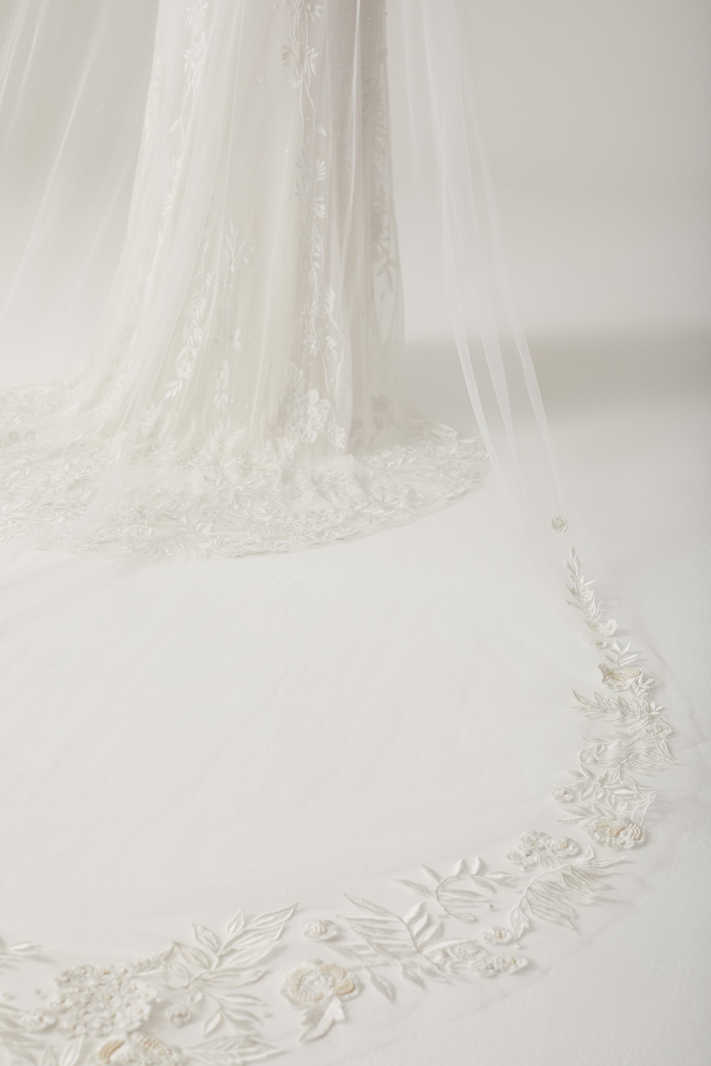 Wisteria Rose Border Veil | Hermione de Paula Bridal Boutique