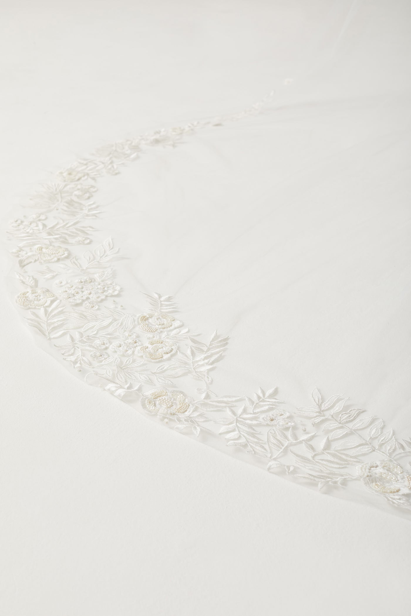 Wisteria Rose Border Veil | Hermione de Paula Bridal Boutique