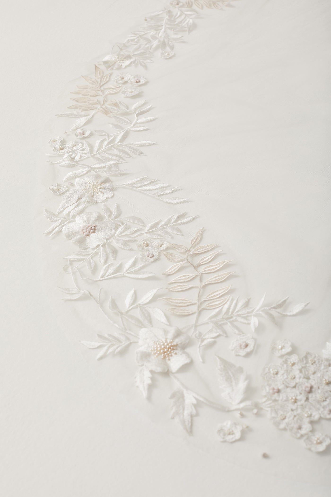 Wisteria Rose Border Veil | Hermione de Paula Bridal Boutique