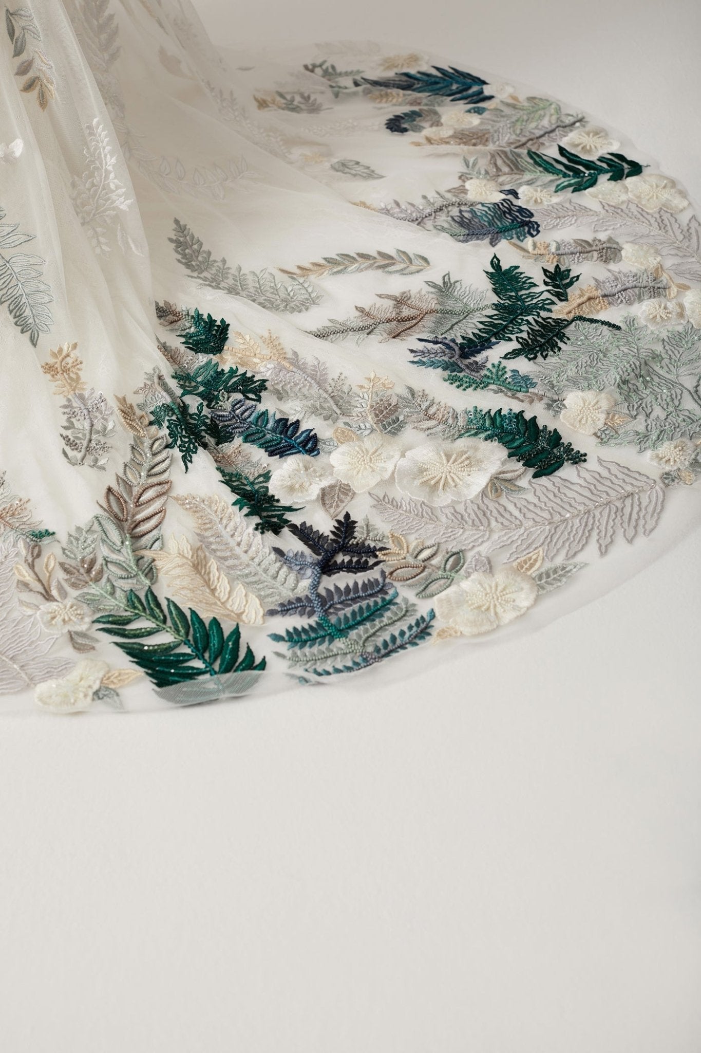 hermione - de - paula - Fern and Rose Slim Fit Illusion V Open Square Back SL Forest Hem Gown Floral White - botanical - couture