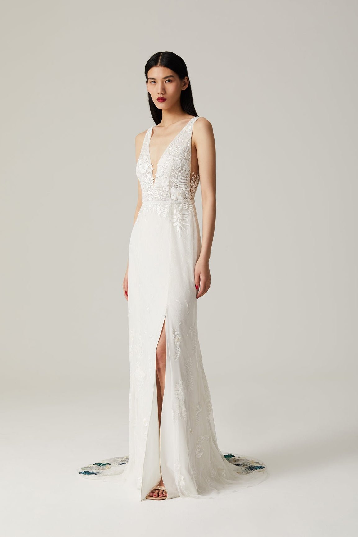 hermione-de-paula-Fern and Rose Slim Fit Illusion V Open Square Back SL Forest Hem Gown Floral White-botanical-couture