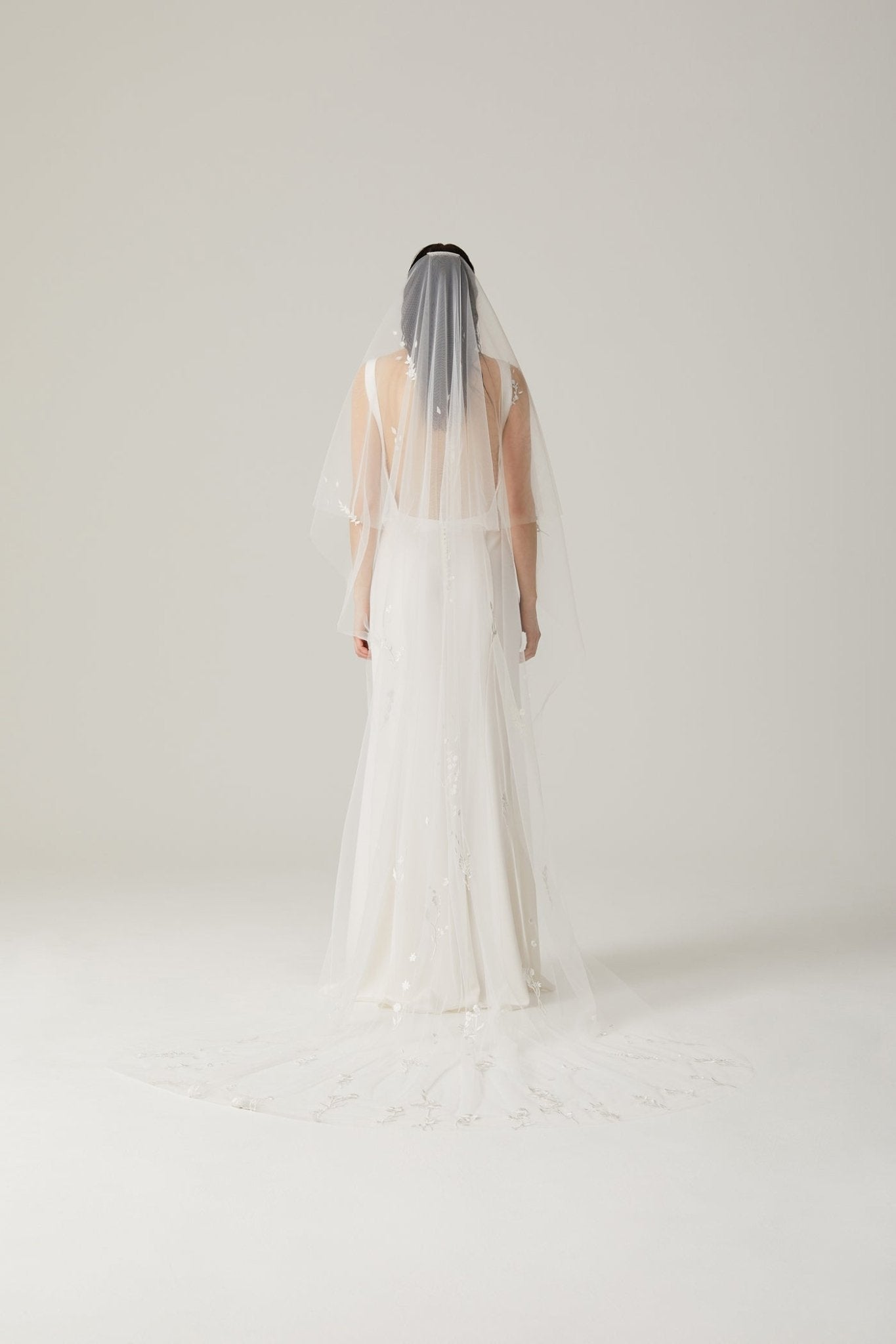 hermione - de - paula - Wildflower Scatter Abbey Wide Veil Floral White - botanical - couture