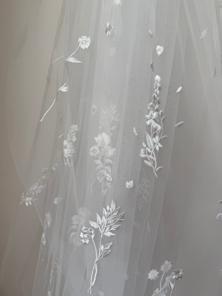 Archive Wildflower Scatter Abbey Wide Veil Floral White