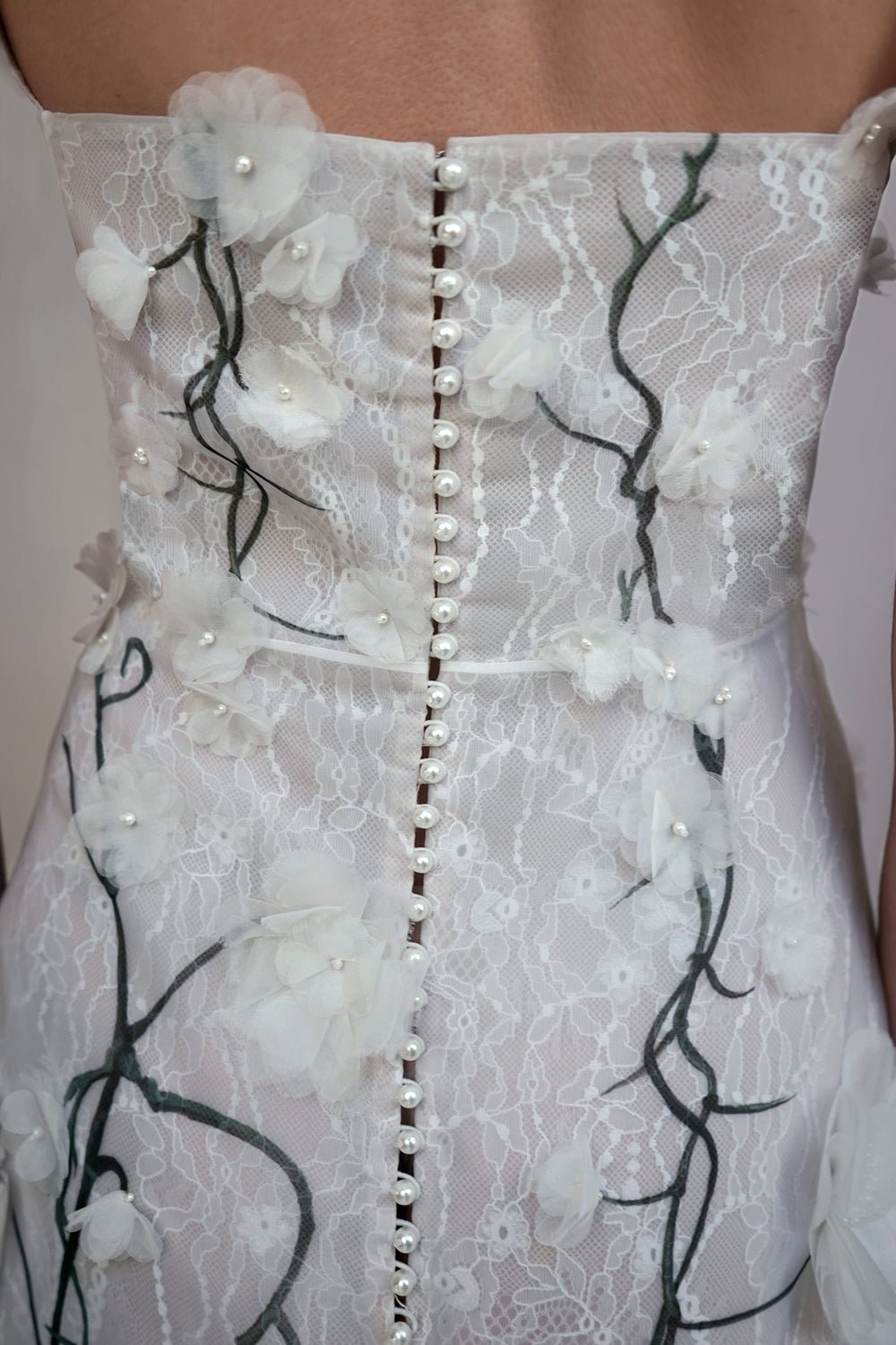 hermione - de - paula - 3D Blossom Vine Dip Neck SL Mini Gown Floral White Vine - botanical - couture