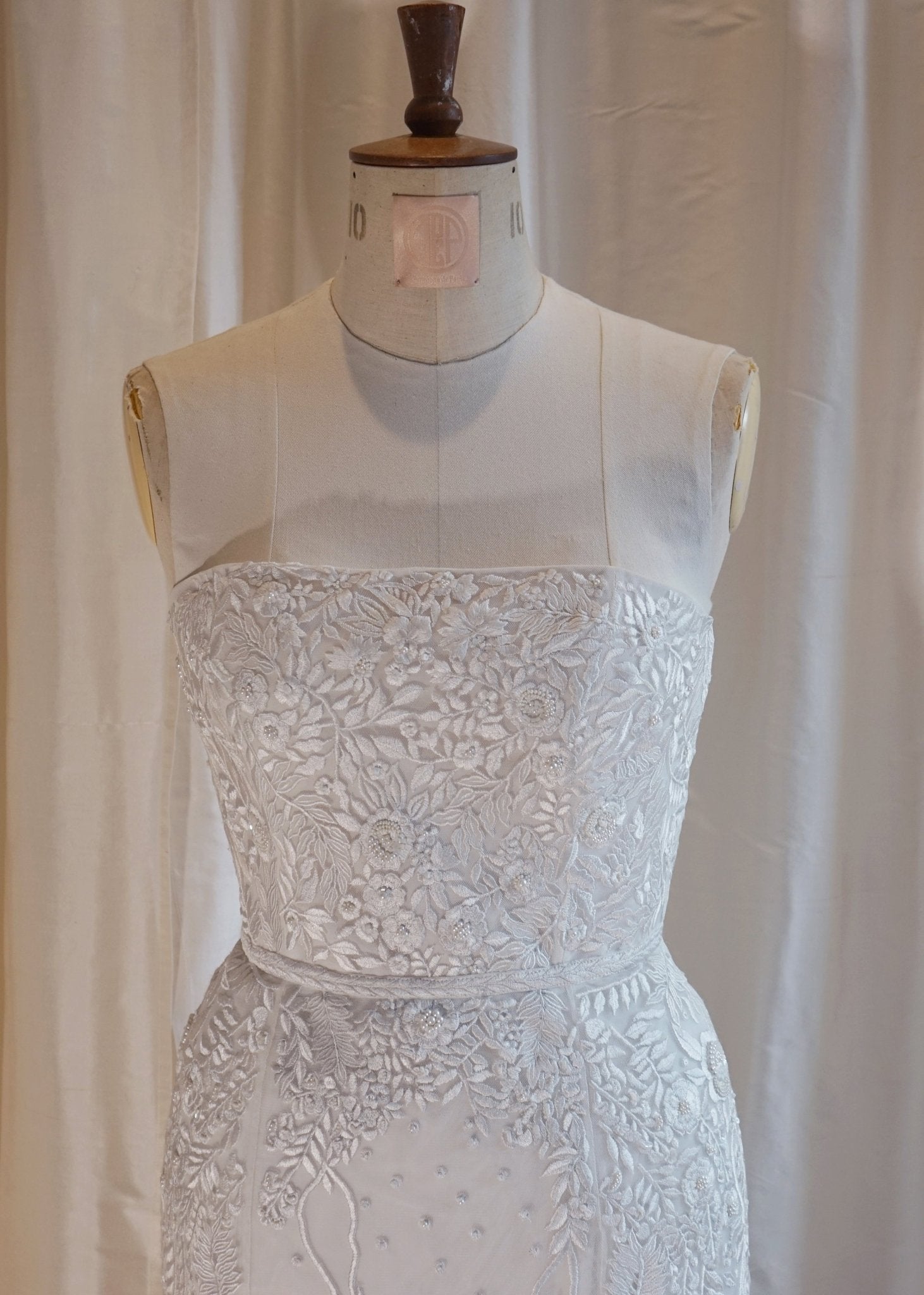 hermione - de - paula - Archive Wisteria Straight Bodice FL Gown Floral White - New Sample Never Worn - botanical - couture