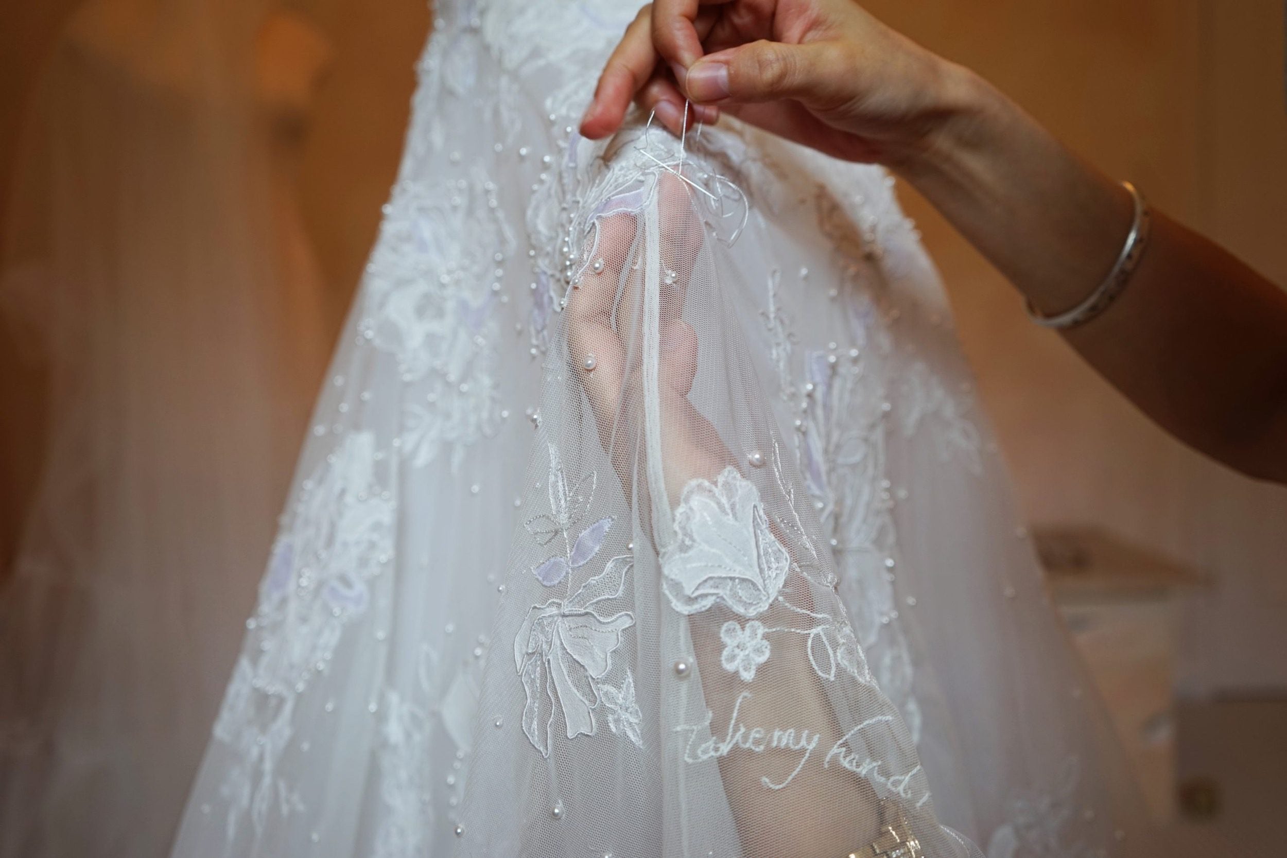 hermione-de-paula-couture-stories-alli-couture-finishings-3
