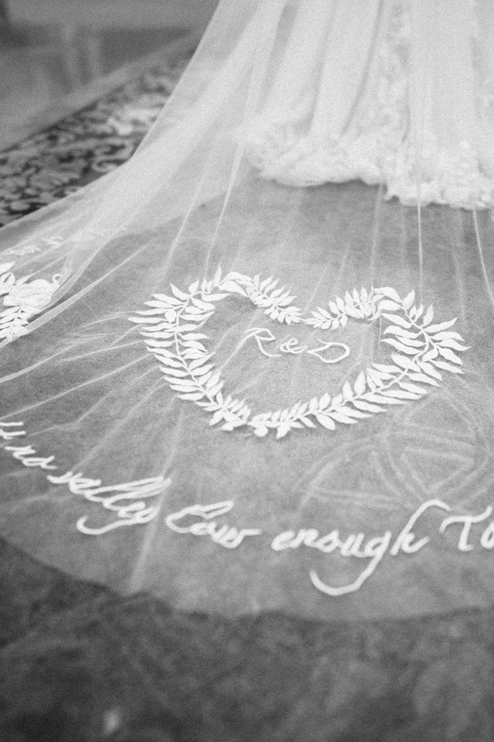 hermione-de-paula-hearts-wreaths-embroidery-3