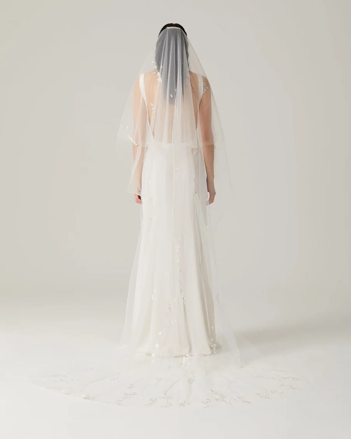 hermione-de-paula-Wildflower Scatter Abbey Length Veil | Floral White-botanical-couture