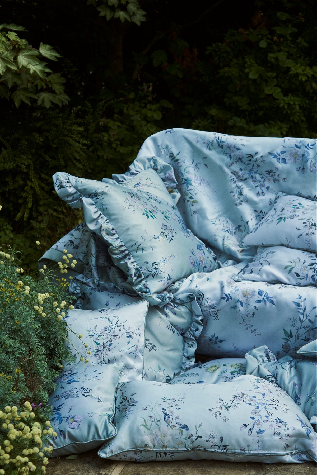 hermione - de - paula - Wisteria & Peony Rose Cushions - Small 50 x 30 cm - NEW - botanical - couture