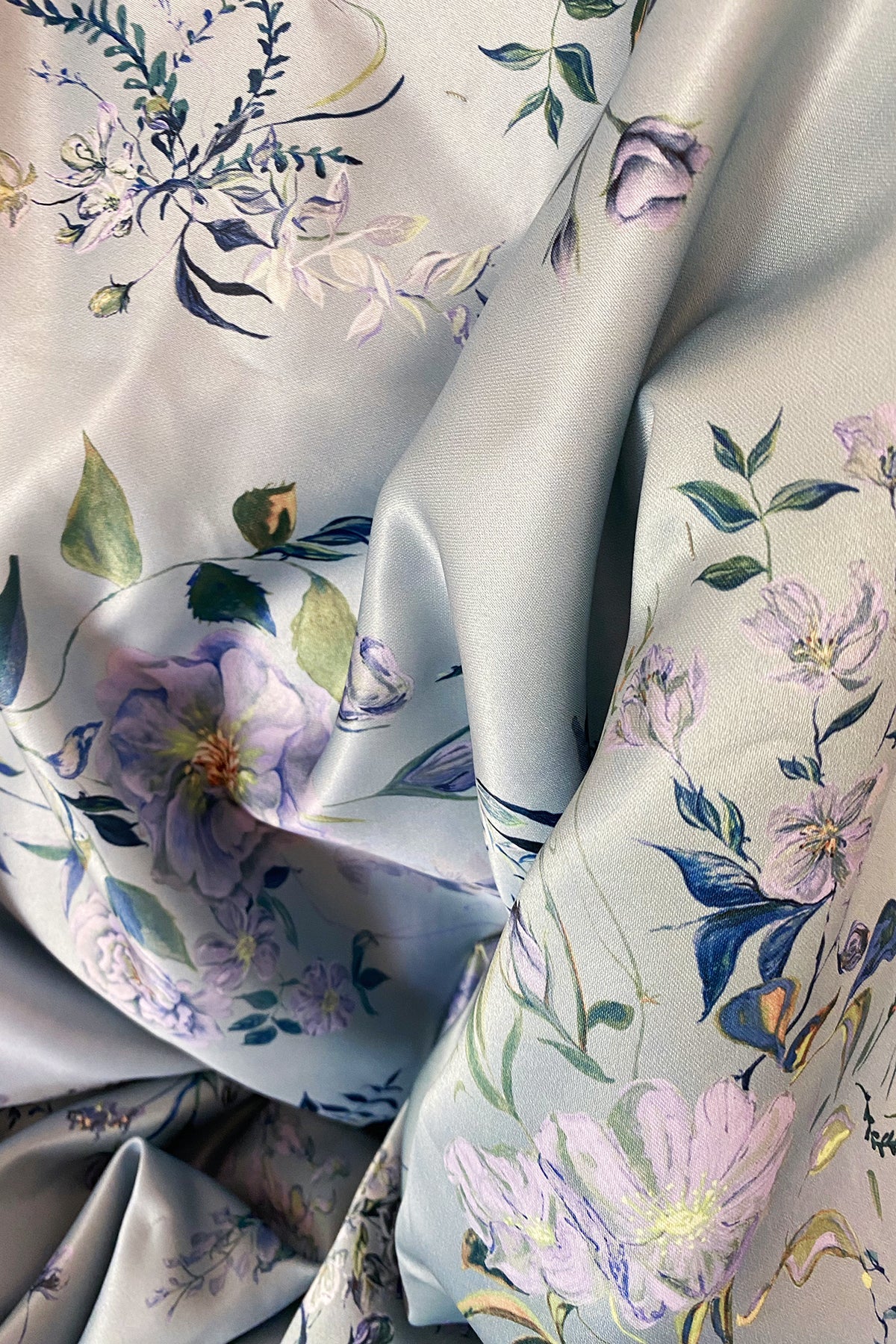 hermione - de - paula - Wisteria & Peony Rose Throw 140 x 190cm - NEW - botanical - couture