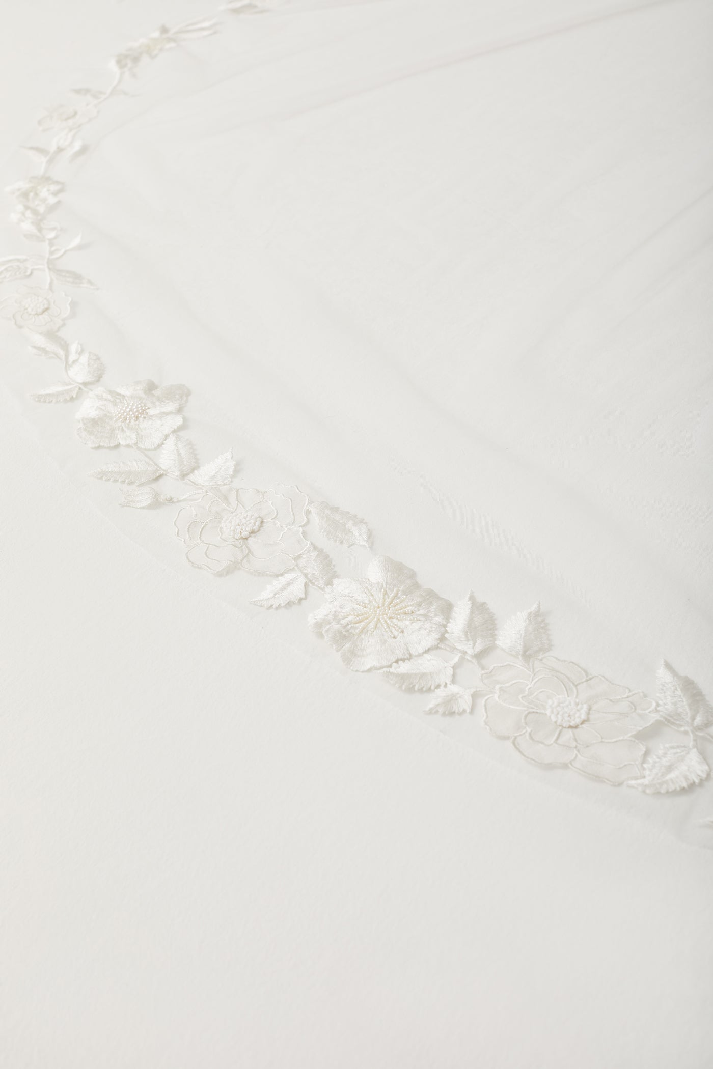 Wild Rose Vine | Floral White | Hermione de Paula Bridal Boutique